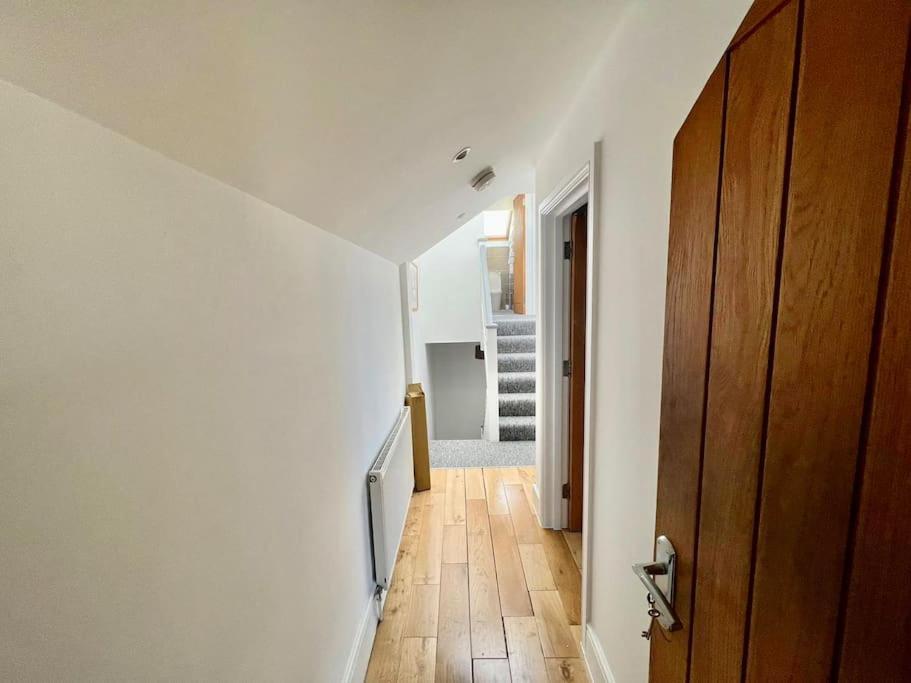 Lovely Two Bed Flat 런던 외부 사진