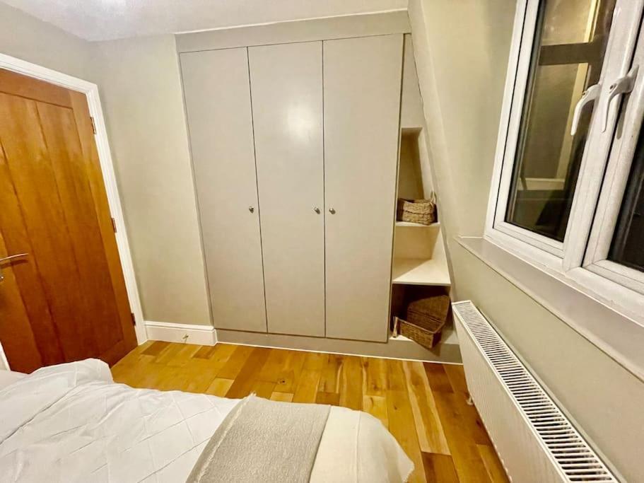 Lovely Two Bed Flat 런던 외부 사진
