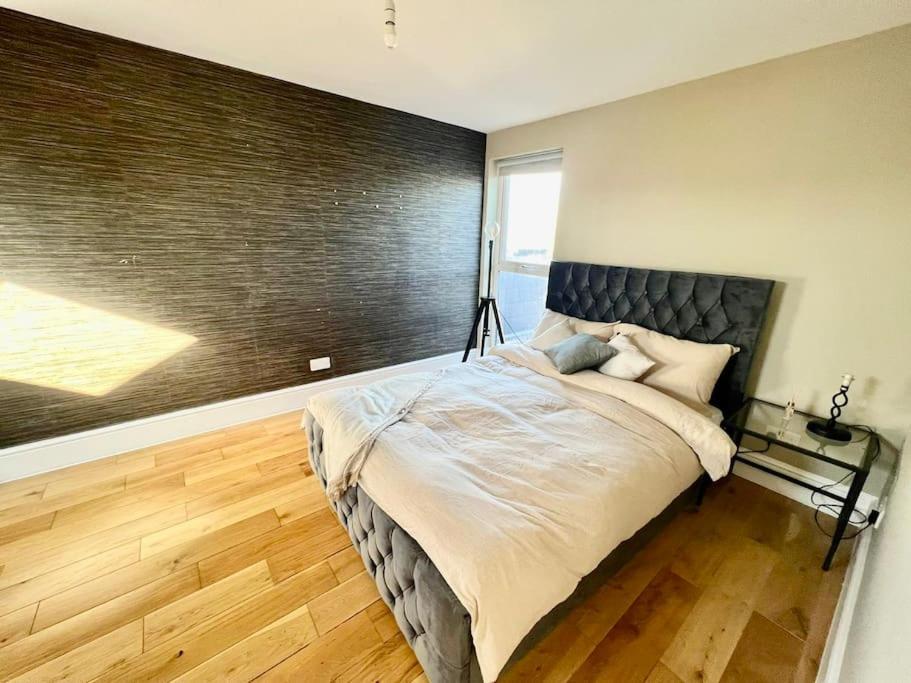 Lovely Two Bed Flat 런던 외부 사진